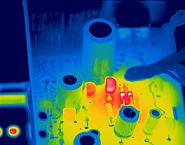 Zdjęcie termowizyjne płytki elektroniki